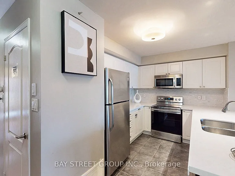 3975 Eglinton Ave W #13 — Photo 7