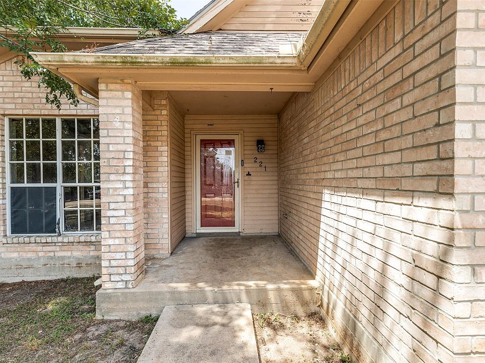 1st image of 221 Tupelo Ln