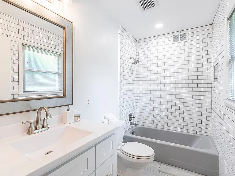 520 Albany Rd — Photo 11