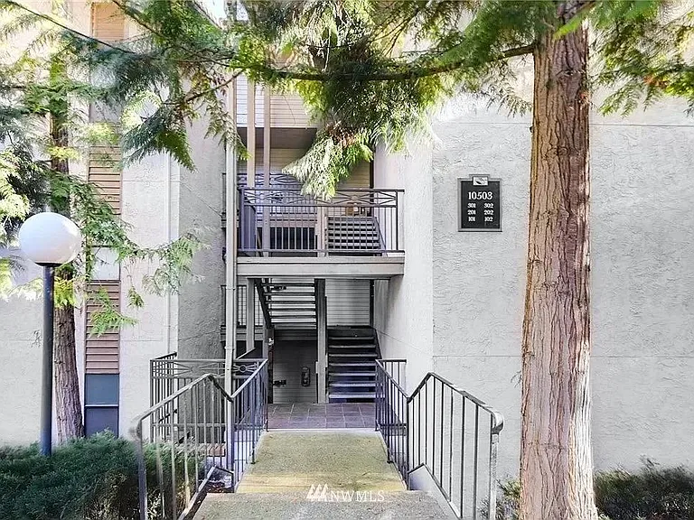 10503 NE 32nd Pl #H301 — Photo 3