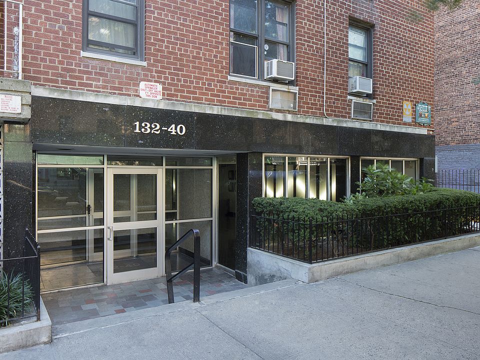1st image of 13240 Sanford Ave APT 3N