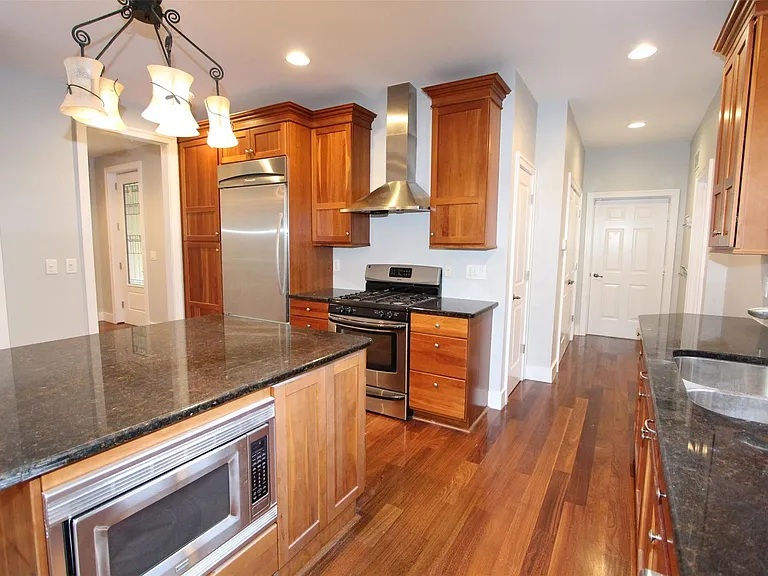 1090 Oakwood Dr — Photo 9