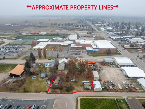 32 4th Ave NW, Ronan, MT 59864