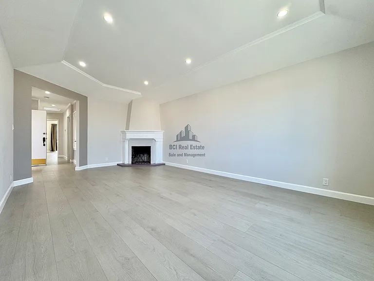 2114 35th Ave — Photo 5