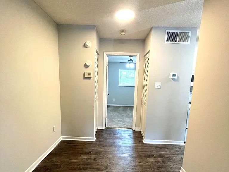 Oak Terrace Apartments — Photo 23