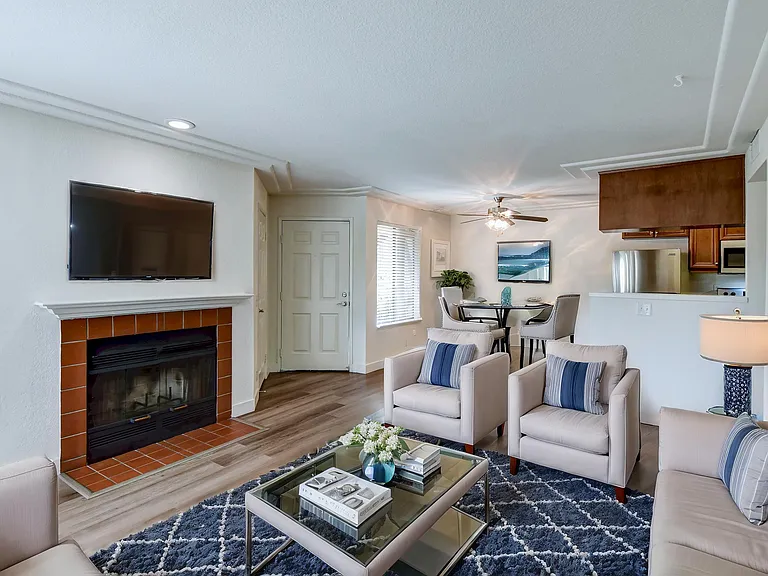 Rancho Hillside Apartments — Photo 36