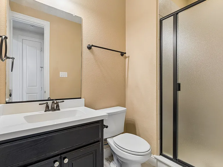 408 Vine St — Photo 12