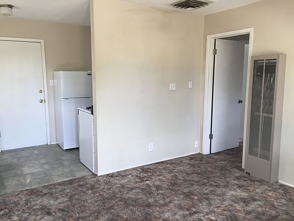 4th image of 427 Stanford Dr SE APT A