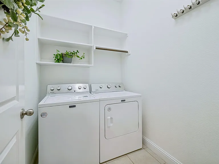 851 Forest St — Photo 17