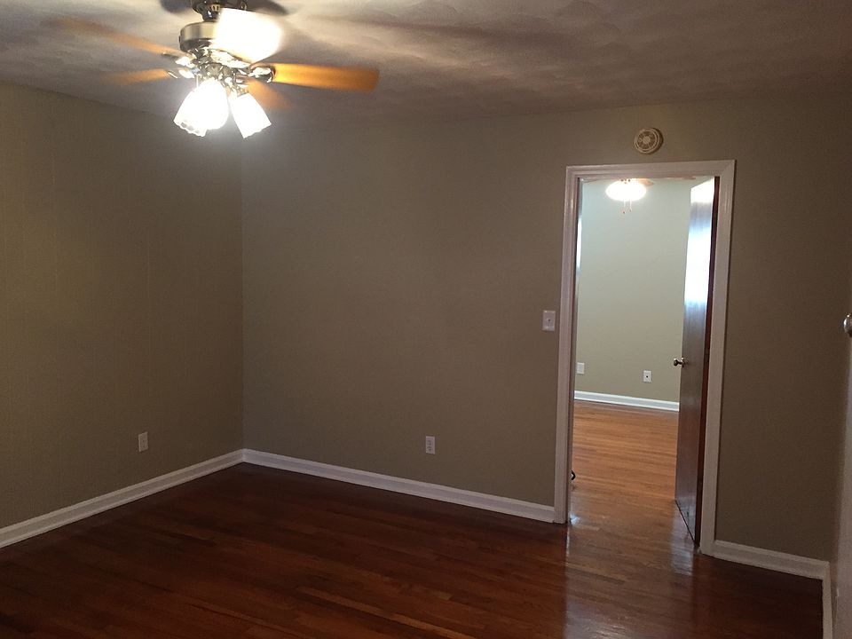 2nd image of 112 Colonial Ct APT 26