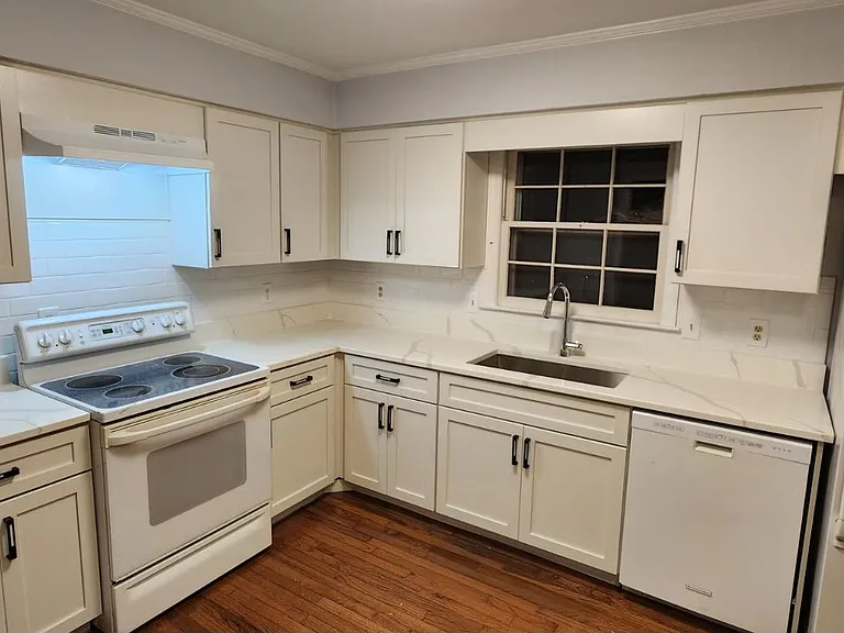 309 E Blackbeard Rd — Photo 4