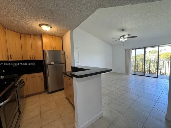 7235 NW 179th St APT 311, Hialeah, FL 33015