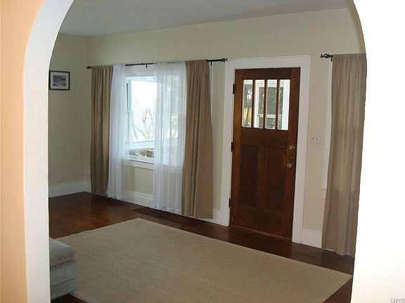 4th image of 211 Male Ave