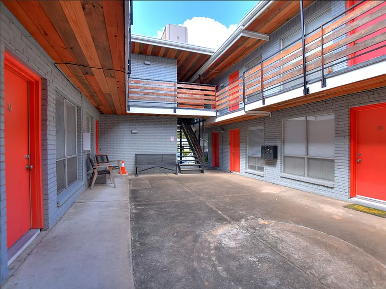 Peppertree Apartments — Photo 1