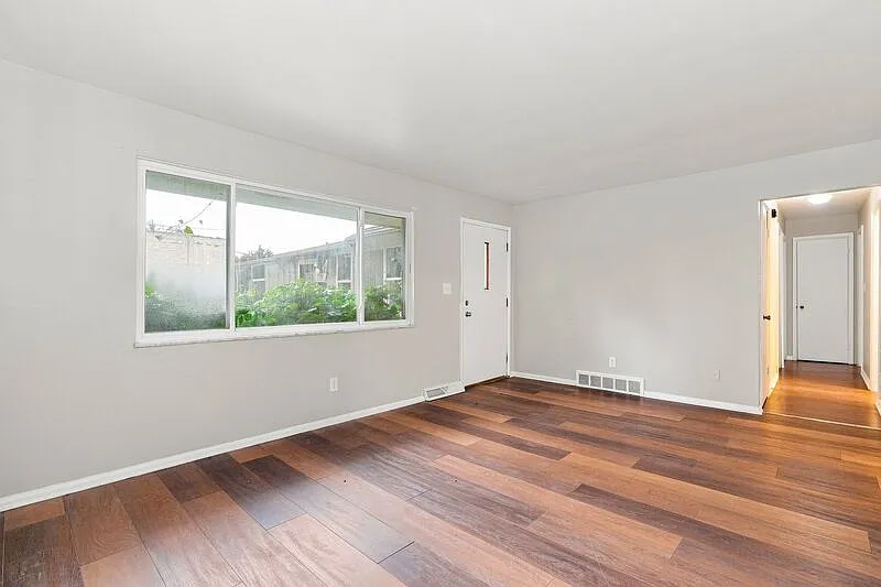 3 bed, 2.0 bath, $1,049 — Photo 4