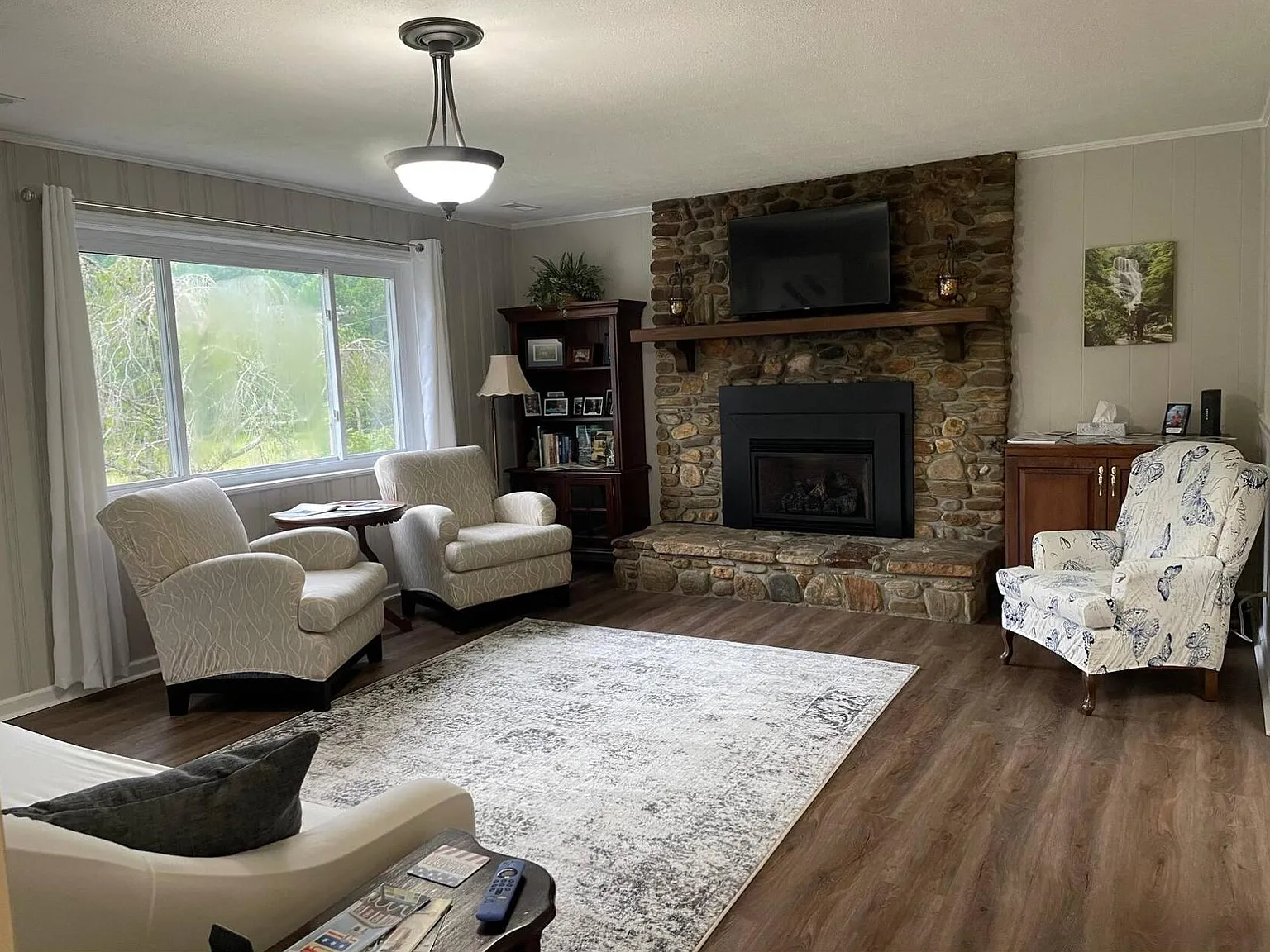 3 bed, 1408 sqft, $2,050 — Photo 3
