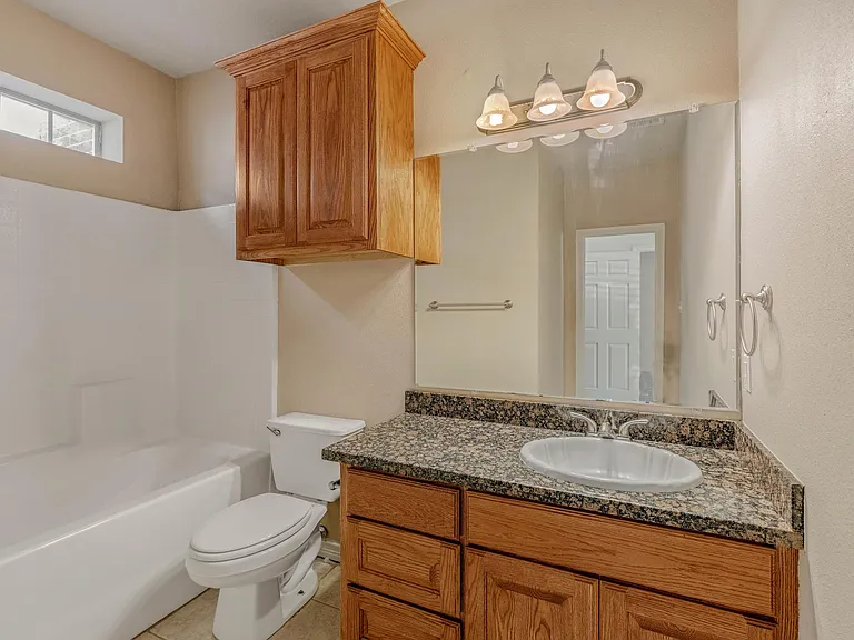 304 Forest Dr — Photo 16