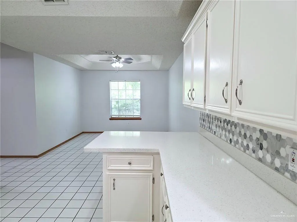 3 bed, 2.0 bath, 2145 sqft, $1,950 — Photo 3