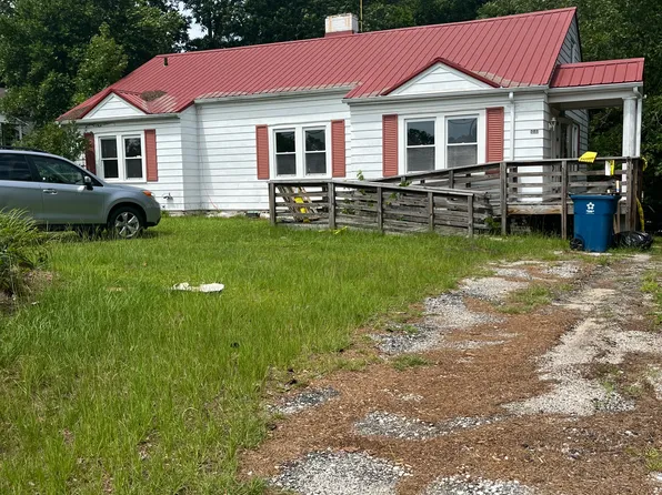 301 E Barrett St, Carthage, NC 28327