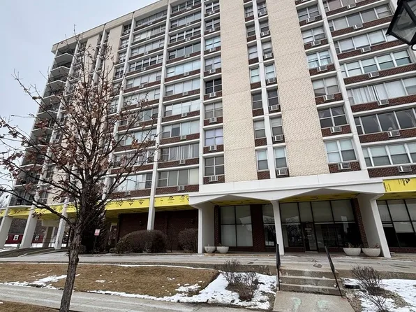 33 N Main St APT 3E, Lombard, IL 60148