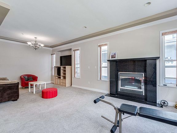 4th image of 1024 E 51st Ave