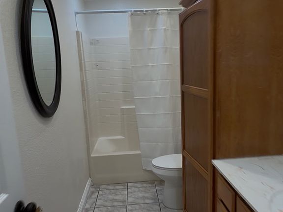 3rd image of 4044 Louise St