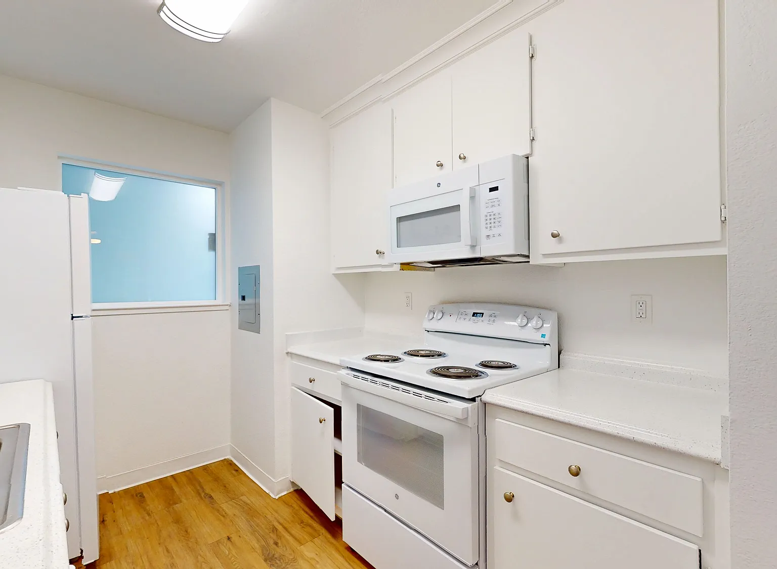 Comfortable 2BR Unit in Southern Novato Pet-Friendly & Convenient Location — Photo 4
