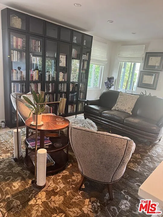 3 bed, 1.0 bath, 1125 sqft, $5,800 — Photo 4