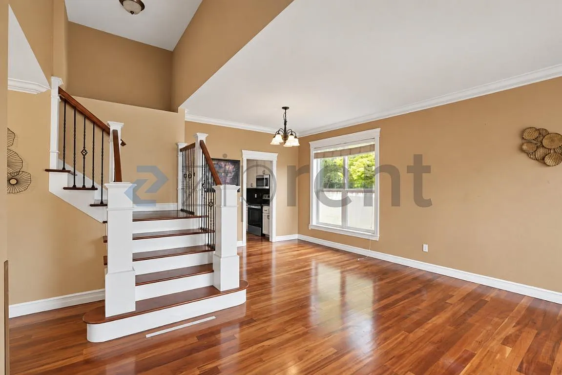3 bed, 2.5 bath, 1740 sqft, $2,809 — Photo 2
