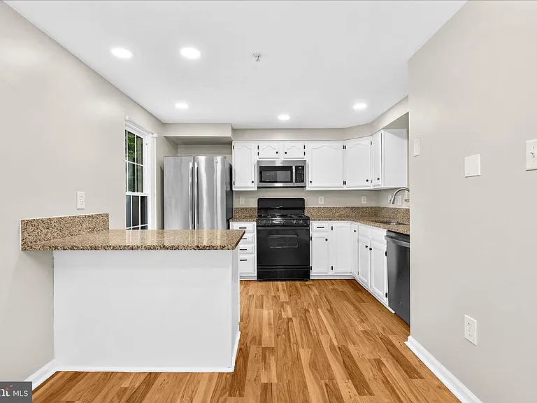 577 Quaker Ridge Ct — Photo 9