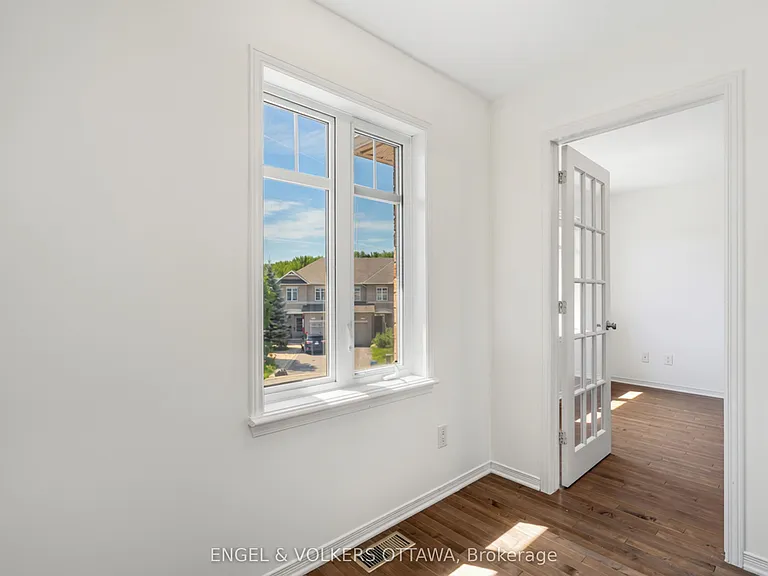 729 Nakina Way — Photo 34