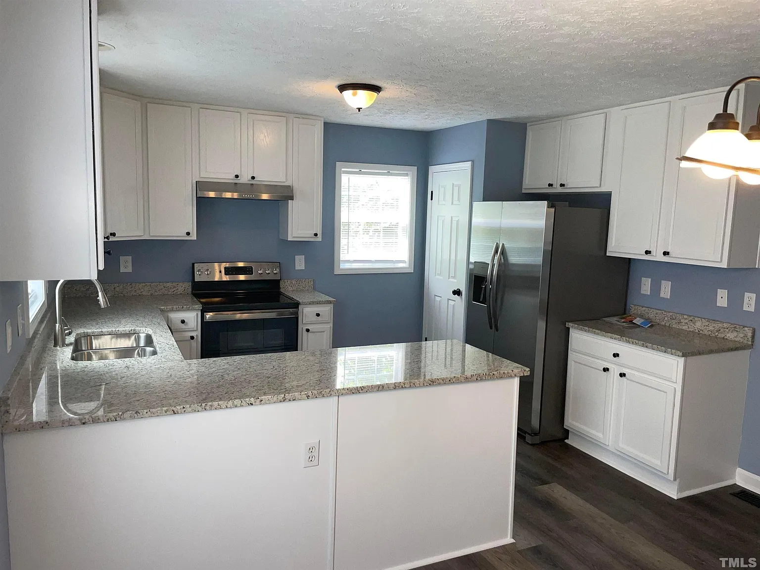 5 bed, 3.0 bath, 2300 sqft, $5,500 — Photo 2