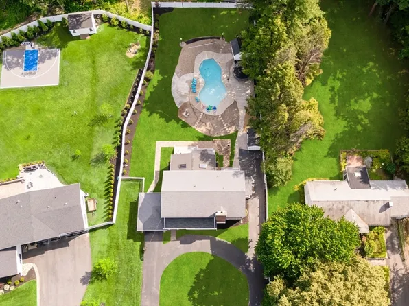 77 Bourque Rd, Lynnfield, MA 01940