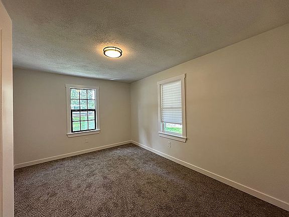 2nd image of 4812 Sashabaw Rd