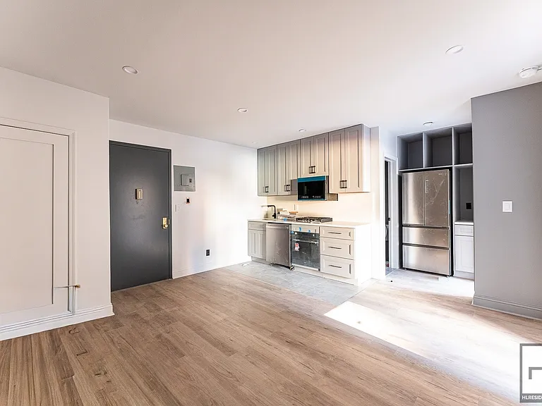 103 Essex St #2RF — Photo 5