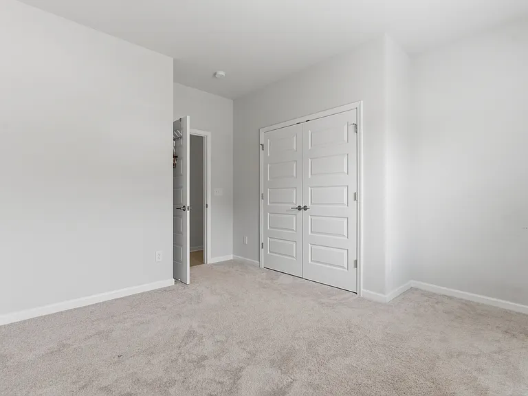 15007 Greenleaf Dr — Photo 2