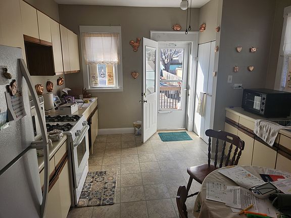2nd image of 418 S Jefferson St APT 1
