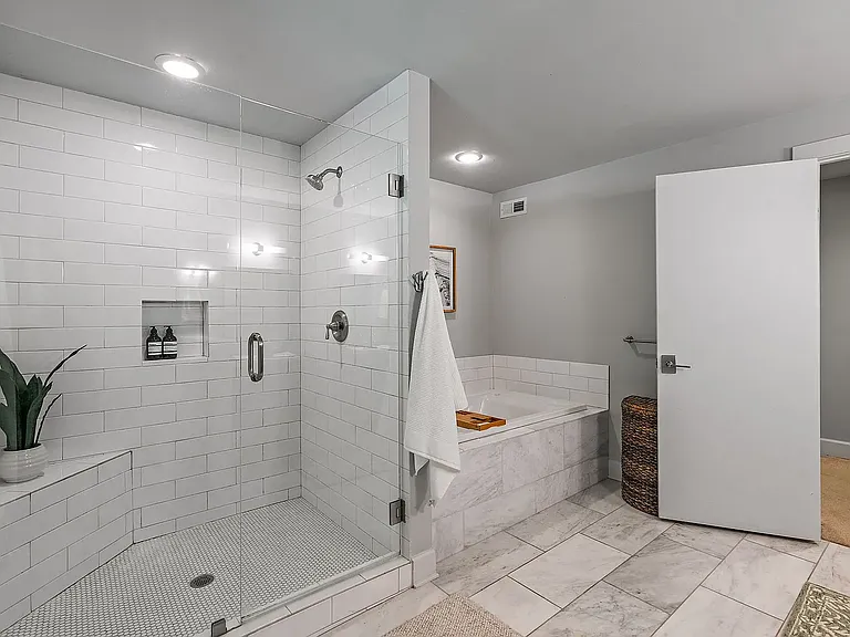 1815 Forest Ave — Photo 17