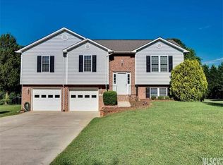 1512 Farmington Hills Dr, Conover, NC 28613
