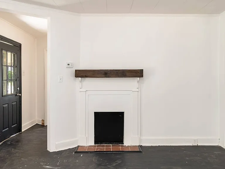 930 Elm St — Photo 16