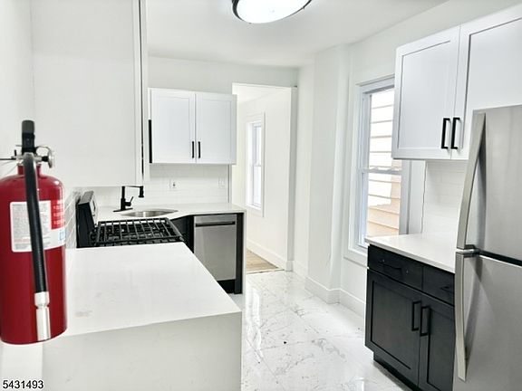 5th image of 181 Washington St