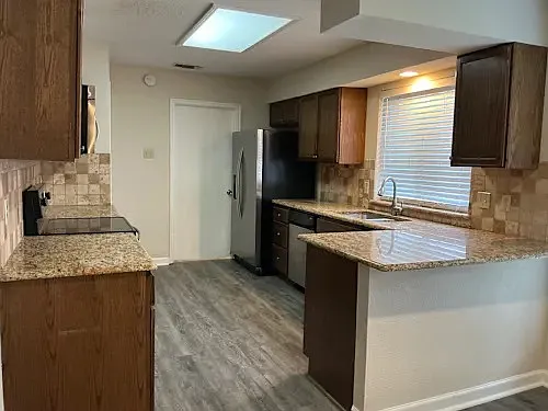 1717 Delaford Dr — Photo 2
