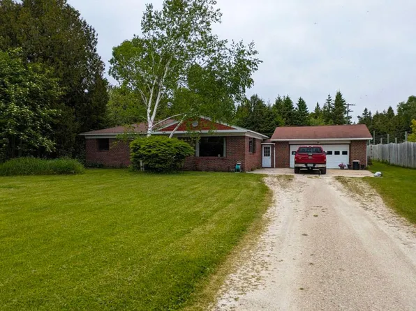 1552 Us Highway 2 W, Saint Ignace, MI 49781