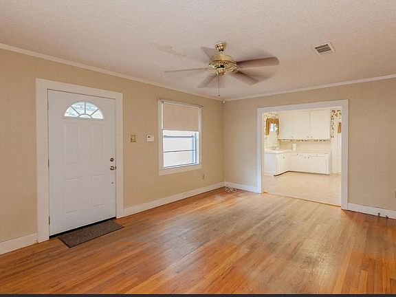 5th image of 422 Glenmore Ave