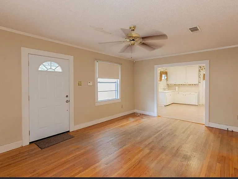 422 Glenmore Ave — Photo 5