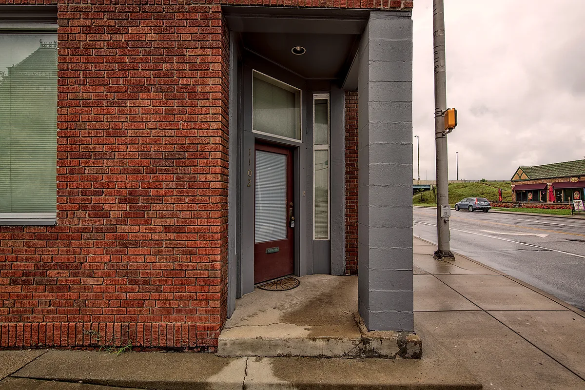 5DM30058-HDR-Edit_08022018 - 1102 N College Ave