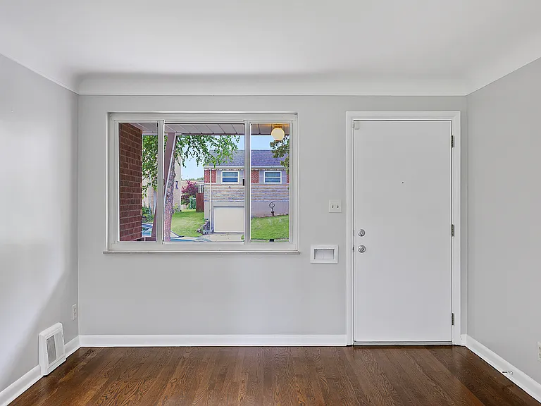 1723 Tuxworth Ave — Photo 18