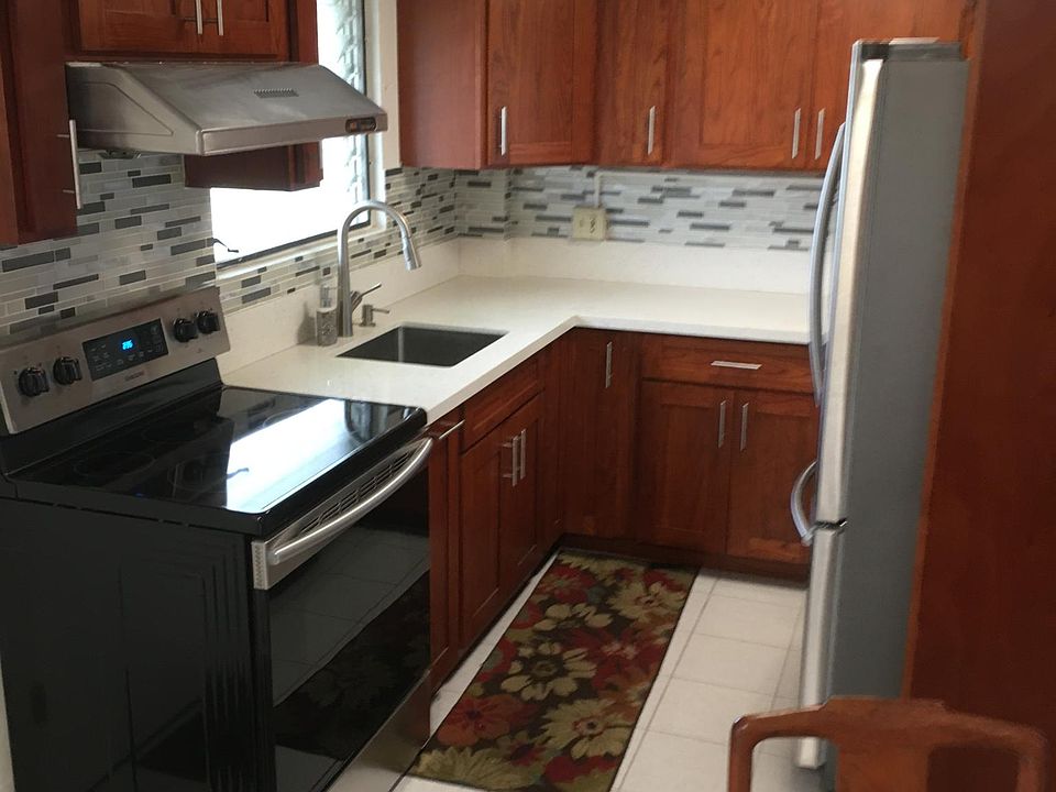 Updated kitchen, all new appliances!