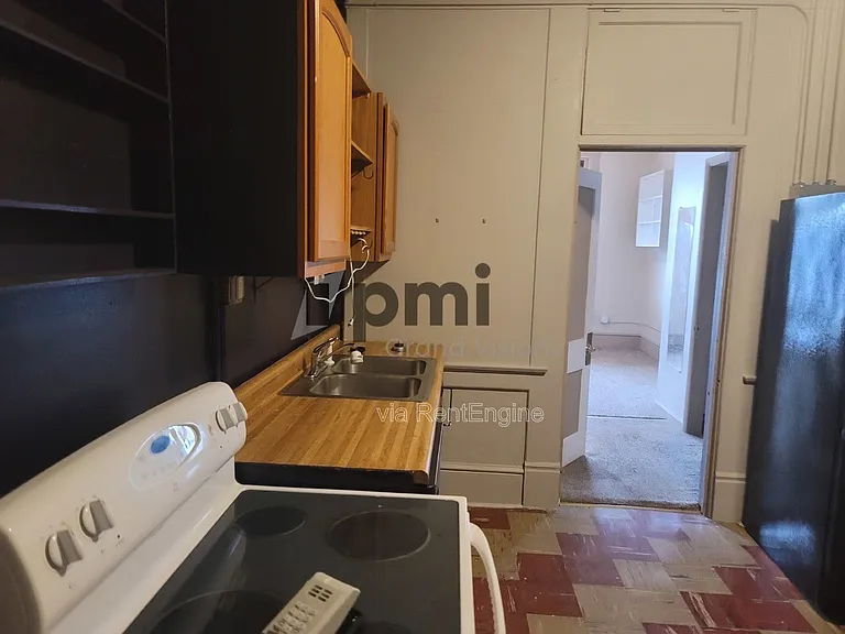 601 Monroe Ave #8 — Photo 6