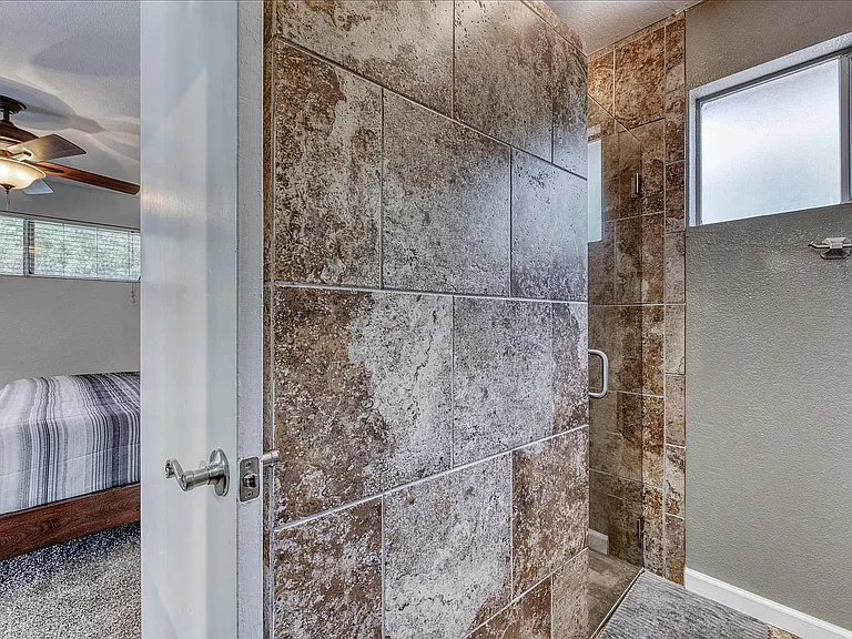 3002 N 81st Pl — Photo 16